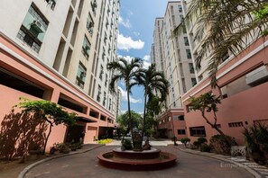 Property grounds - Family Condominium in the heart of manila located at California Garden Square ! (Mandaluyong City)