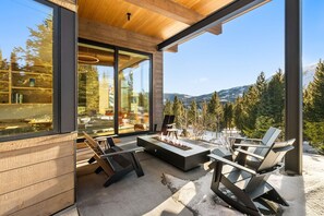 Terrace/patio - Luxury Big Sky Home | Hot Tub & Lone Peak Views (Big Sky)