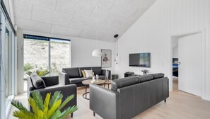 TV, fireplace, table football, ping pong - VillaVilla 541 - Bjerregård, Vestjylland (Hvide Sande)