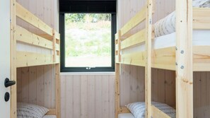 A bunk bed room with a window, wooden walls, and a door. - VillaVilla 939 - Ebeltoft, Østjylland (Ebeltoft)
