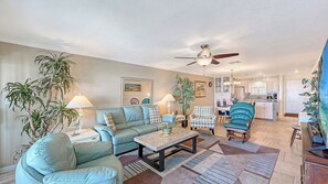 Smart TV, DVD player, books - Full Gulf Views! 2BR/2BR 4th floor Condo Steps To SK Beach (Siesta Key)