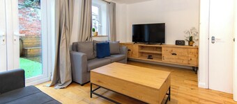 Stylish Town House - Located close to Derby centre