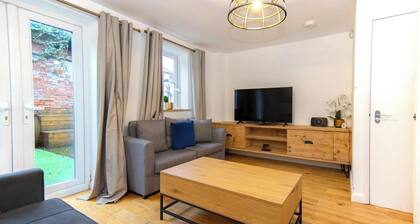 Stylish Town House - Located close to Derby centre