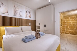 1 slaapkamer, een strijkplank/strijkijzer, gratis wifi, beddengoed