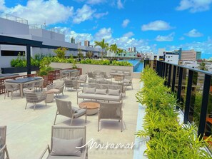 Outdoor dining - Hit Cabo Branco - Miramar Hospedagens  (João Pessoa)