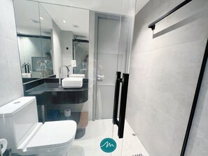 Comfort Studio | Bathroom | Towels, toilet paper - Hit Cabo Branco - Miramar Hospedagens  (João Pessoa)