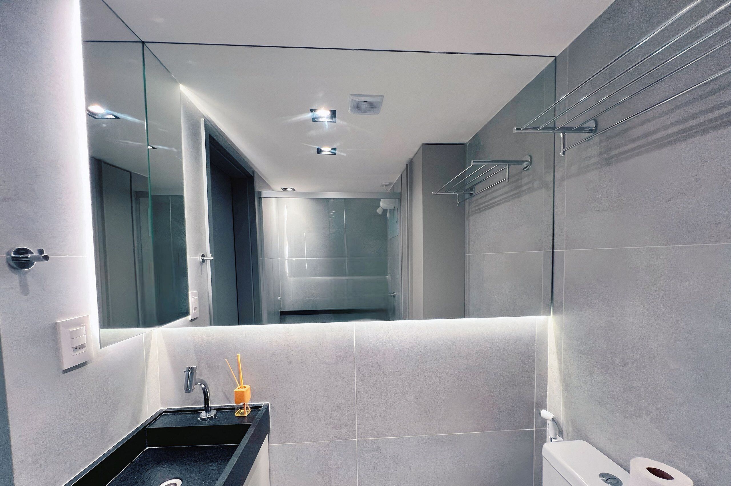 Appartement | Salle de bain | Serviettes fournies, papier de toilette