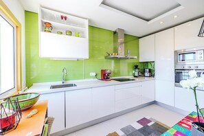 Mikroaaltouuni, uuni, liesi, astianpesukone