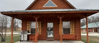 Lakeview Cabin w/ Loft • Grill • Resort Amenities