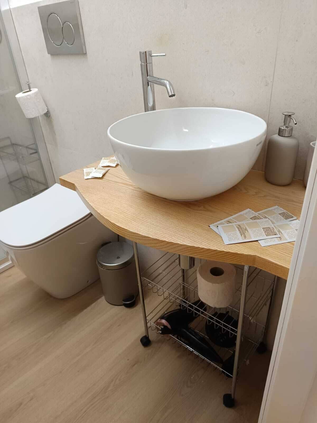 Ducha, secador de pelo, toallas
