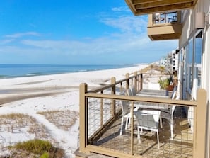 Outdoor dining - Birds Nest- GULF FRONT 8BR/8.5BA House with private heated POOL, Hot Tub, Views from every room (Mexico Beach)