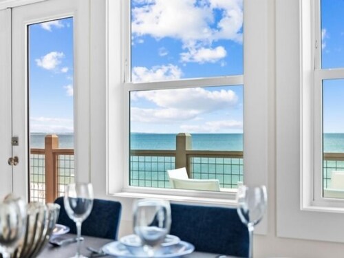 Birds Nest- GULF FRONT 8BR/8.5BA House with private heated POOL, Hot Tub, Views from every room