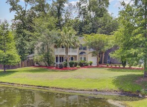 Exterior - Six Rooms~FirePit~Balcony~Screend Patio~CoffeeBar (North Charleston)