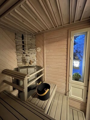Sauna - Arctic Black House, Big Wooden Family House. (Rovaniemi)