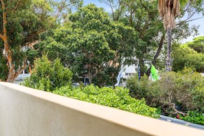 Property grounds - Vernor Court 4 - Two Bedroom Apartment, Sleeps 4 (Cape Town)