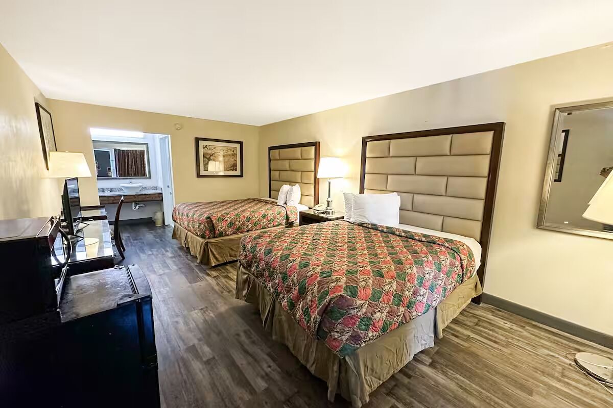 Budget-friendly Room W/ Free Parking & Easy I-77 Access  Value Focused - Ridgeway, SC