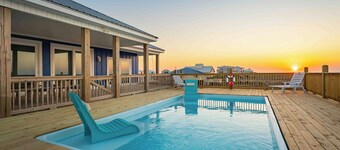 Family Friendly Sound Front + Across the Street from the Gulf, Pet OK