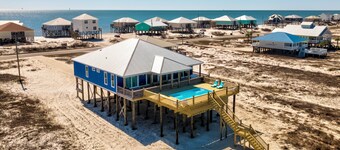 Family Friendly Sound Front + Across the Street from the Gulf, Pet OK