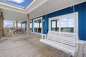 Outdoor dining - Family Friendly Sound Front + Across the Street from the Gulf, Pet OK (Dauphin Island)