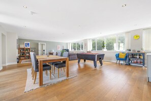 Games room - Spacious terraced 3 Bed Luxury Home in Brixton - Pass the Keys (London)