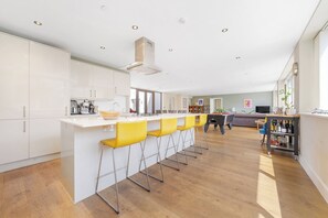 Dining - Spacious terraced 3 Bed Luxury Home in Brixton - Pass the Keys (London)
