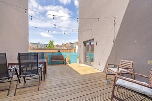 Outdoor dining - Spacious terraced 3 Bed Luxury Home in Brixton - Pass the Keys (London)