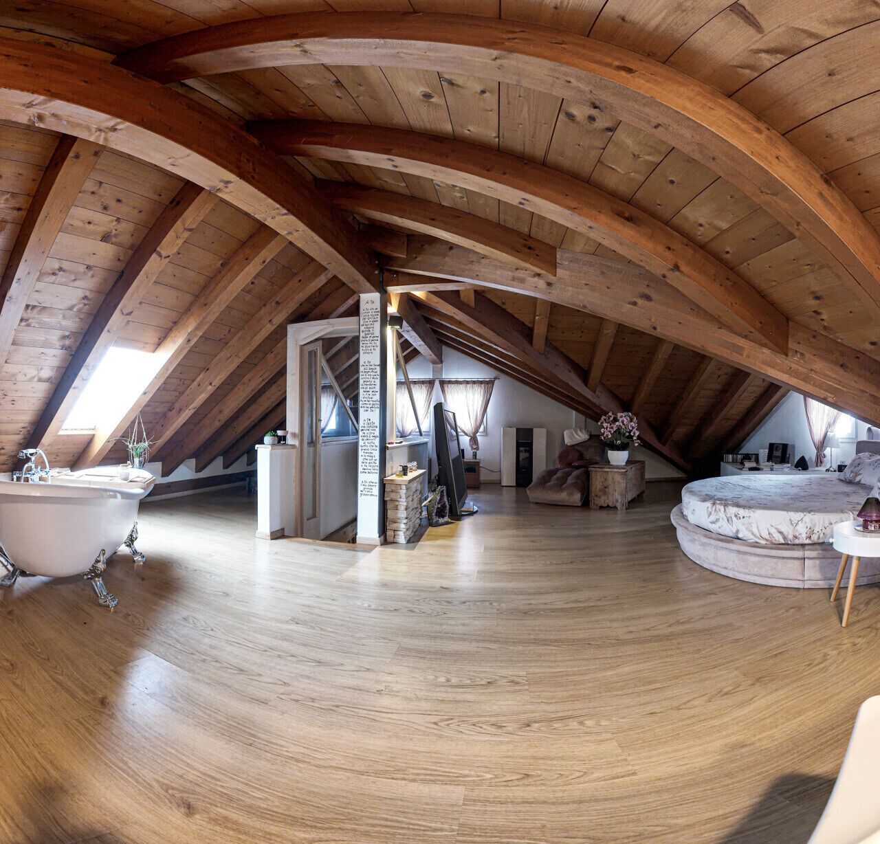 Schreibtisch, WLAN, Bettwäsche