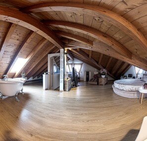 Skrivebord, wi-fi og sengetøy