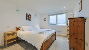 Een strijkplank/strijkijzer, gratis wifi, beddengoed