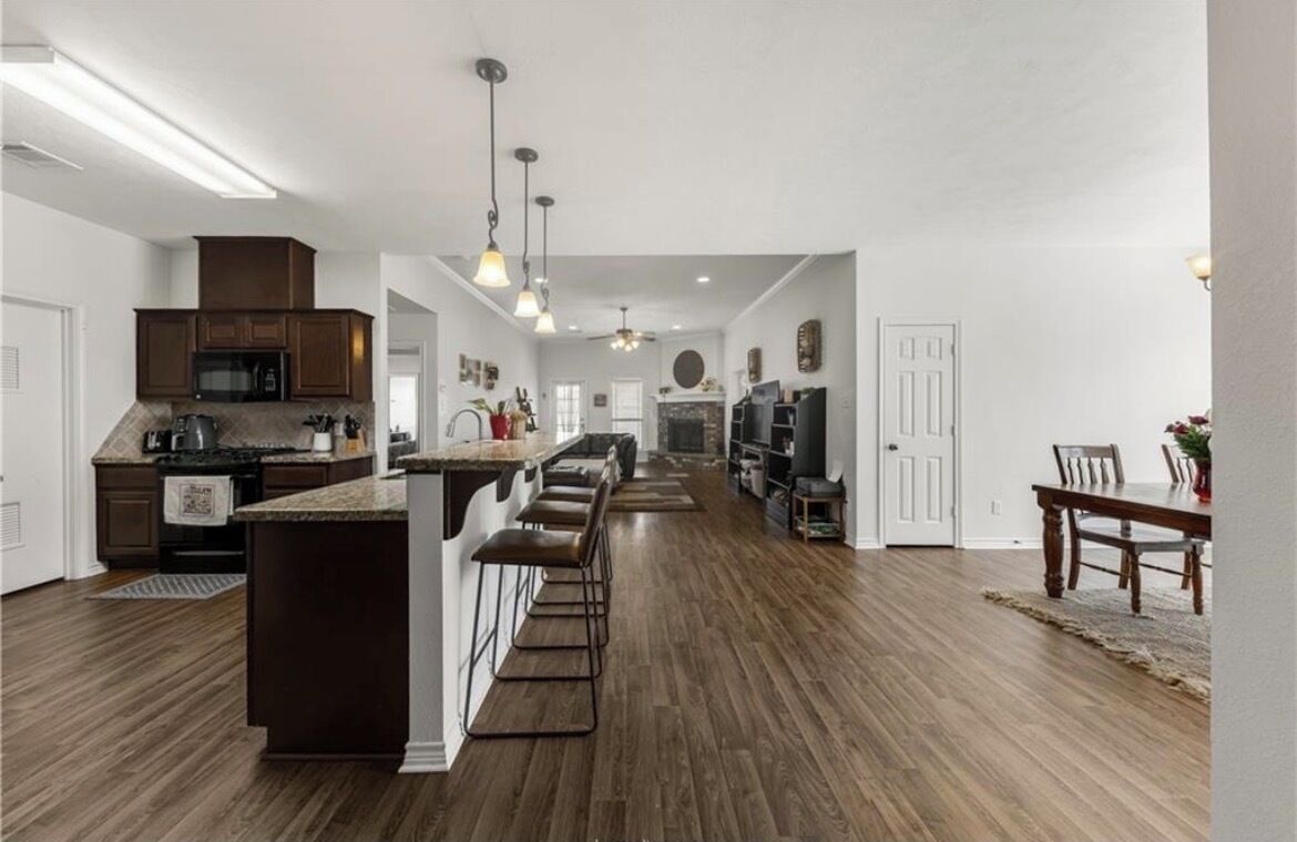 Mikrobølgeovn, ovn, kokeplater og oppvaskmaskin