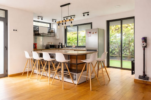 Villa Paris, Villepinte Exhibition Centre, CDG