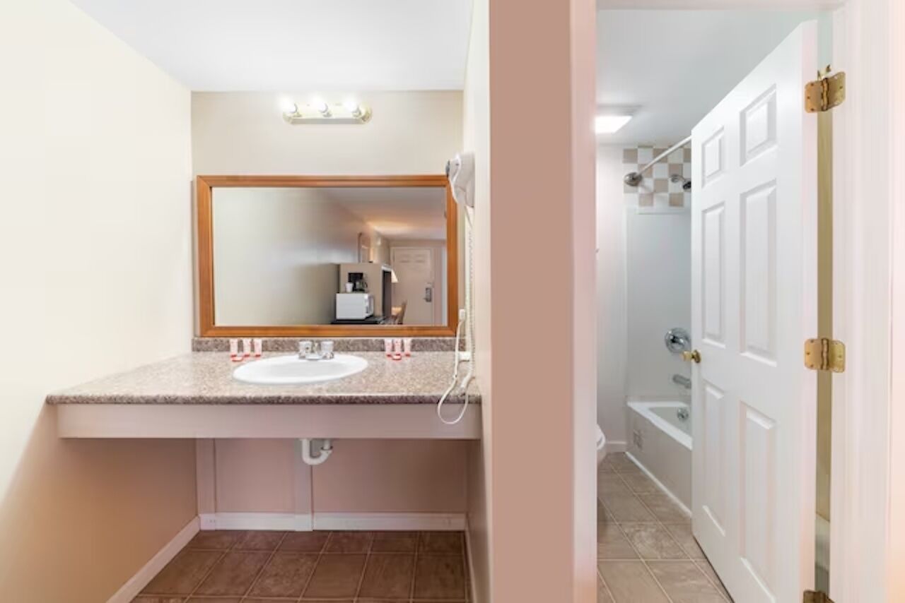 Budget-friendly Room | 1.4 Mi To Its A Wonderful Life Museum | Free Parking - Seneca Falls, NY