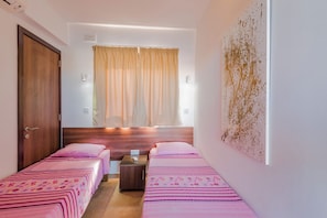 2 bedrooms, desk, iron/ironing board - Blue Harbour 5 - 2 Bedroom Seafront Penthouse With Stunning Seaviews (St. Paul's Bay)
