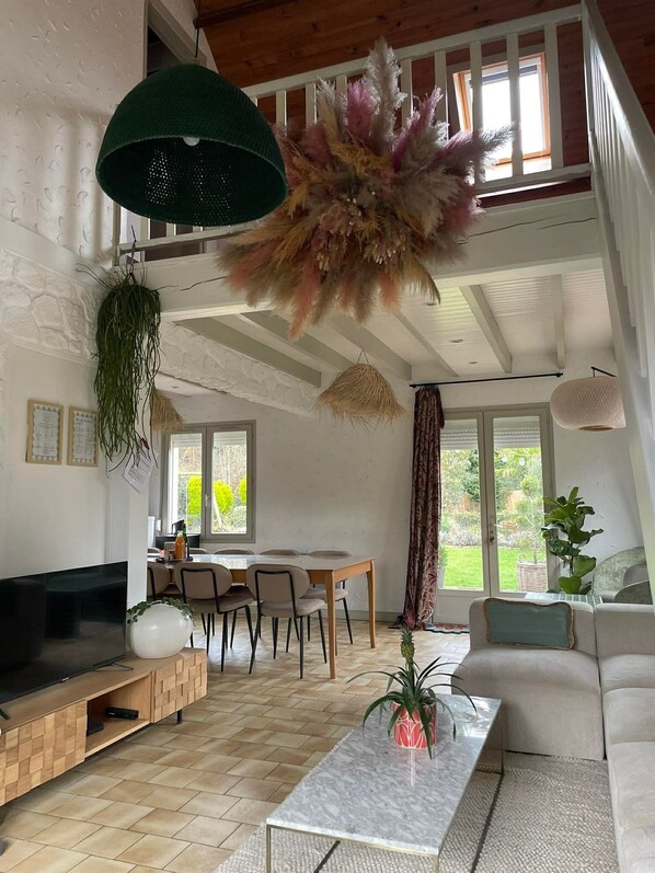 Télévision, cheminée