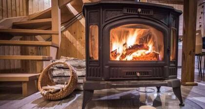 Holiday home with sauna, jacuzzi, private pond