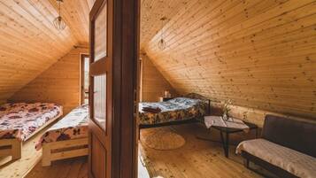 3 quartos, ferros/tábuas de passar roupa, berço de viagem