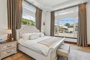 Unclassified image, 5 of 38, button