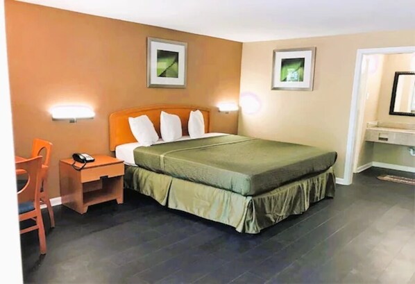 Bügeleisen/Bügelbrett, kostenloses WLAN, Bettwäsche