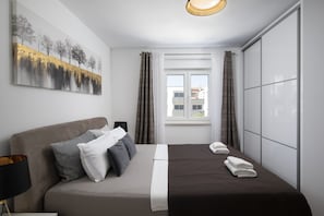 3 bedrooms, in-room safe, desk, iron/ironing board - Luxury Penthouse Pula (Pula)