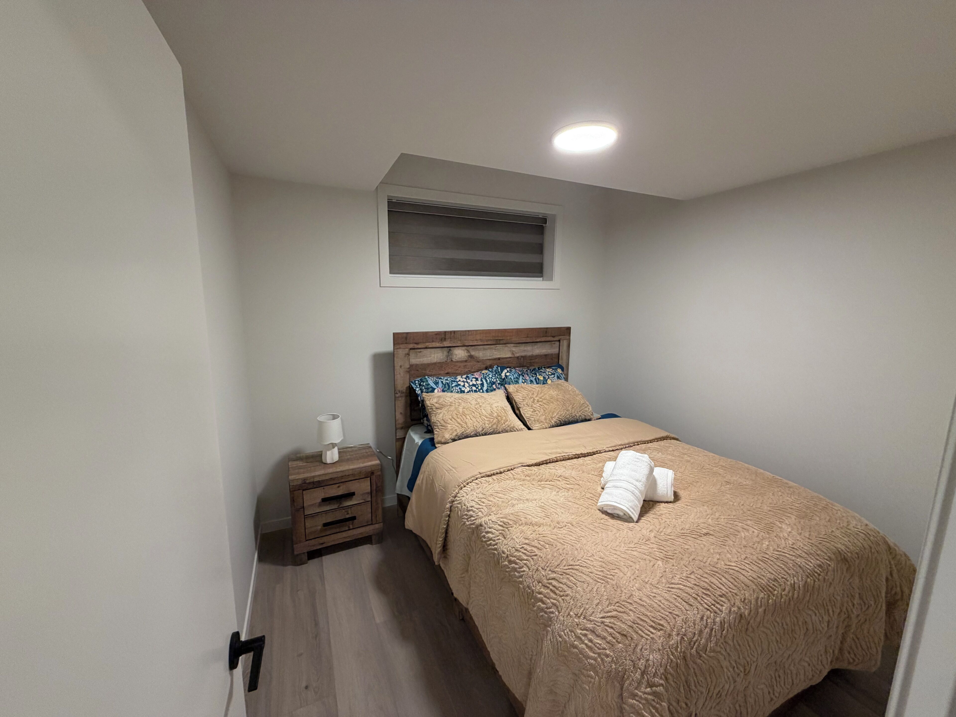 3 chambres, fer et planche à repasser, Wi-Fi, draps fournis