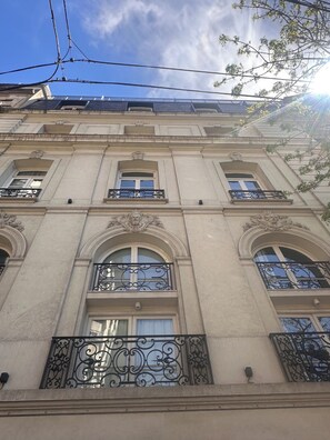 Exterior detail - Cozy studio apartment in marvelous Palermo, Arcos District with AC and balcony (Buenos Aires)