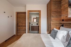 3 chambres, fer et planche à repasser, Wi-Fi gratuit, draps fournis