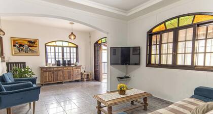 Casa Ampla em Itanhaem Com Piscina a 900m da Praia