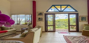 TV - Casa em Petropolis com Vista para a Montanha (Petrópolis)