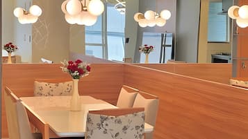 Basic Apartment | Dining