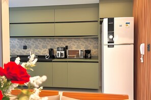 Basic Apartment | Private kitchen - Apto Novo - Conforto a 5 min da Praia (Praia Grande)