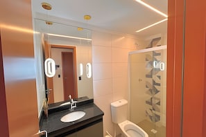 Basic Apartment | Bathroom - Apto Novo - Conforto a 5 min da Praia (Praia Grande)