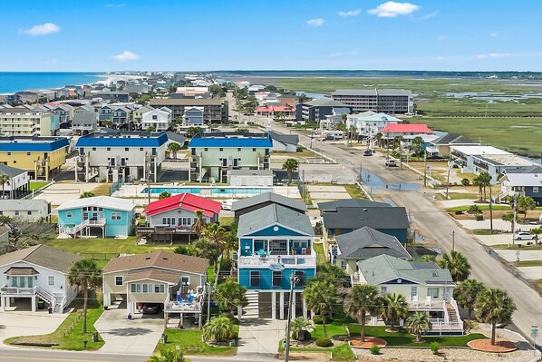 A coastal residential area with houses, a beach, and a clear sky. - Murrells Inlet - 163 It's Five O'Clock Somewhere (Murrells Inlet)