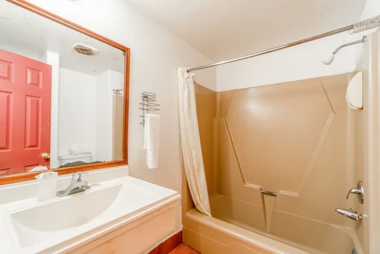 Comfortable Stay Near Dean Porter Park , Steps To Brownsville Museum - 布朗斯維爾
