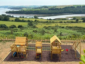 Children’s area - The Waterfront House 9 minutes drive to Kinsale,6 bedrooms , sleeps 19 guests. (Cork)